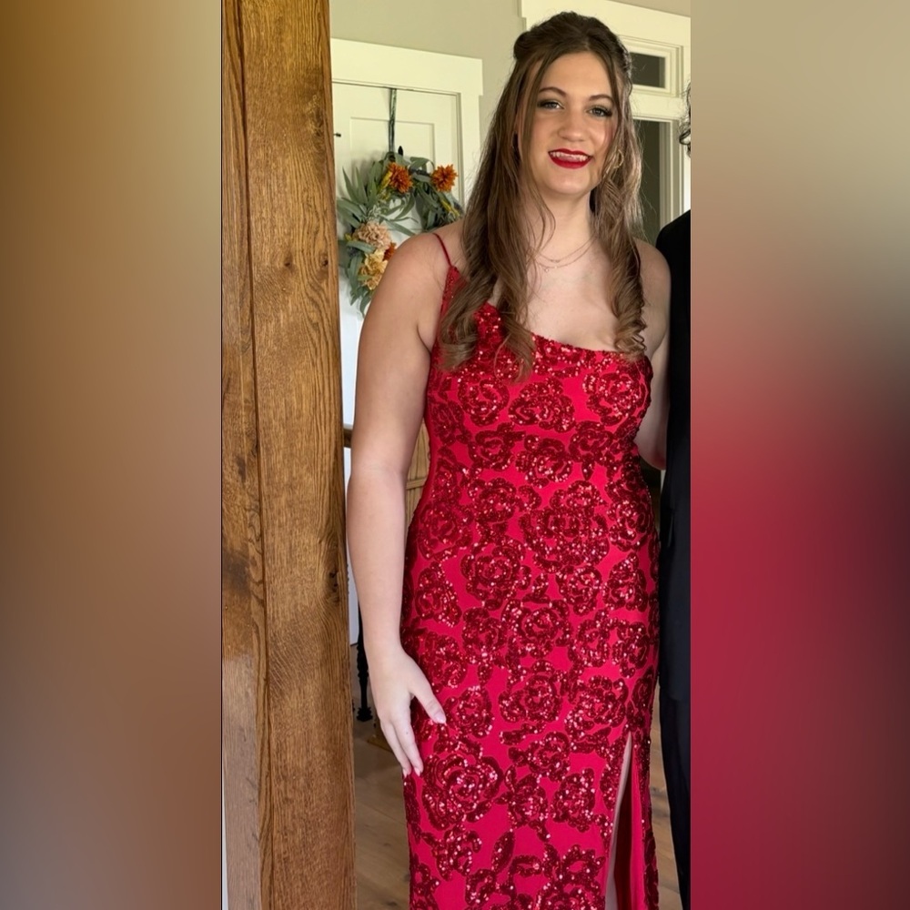 Elegant Red prom dress